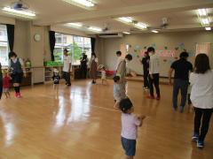 りす組親子でダンス