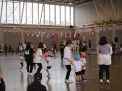 親子でふれあいダンス