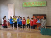 子ども達が豚になりきっている