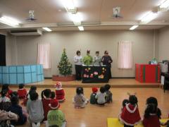 ハンドベル演奏を聴いています。