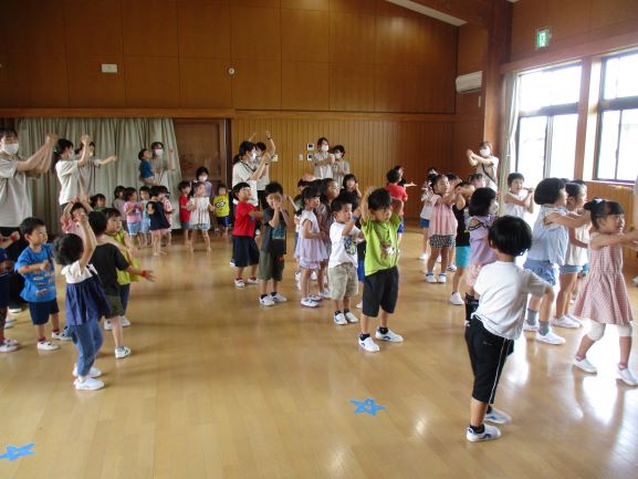 天の川の上でを踊りました。