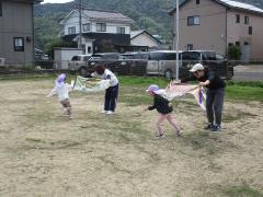 こいのぼりにタッチしてリレーをしたよ