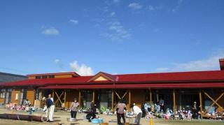 焼き芋を食べています