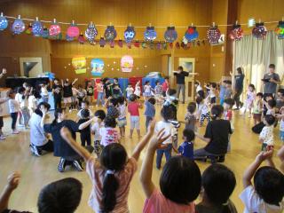 音頭を楽しんでいます