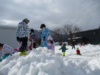 雪遊び