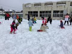 雪遊び