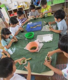 だんだんとはっぱのいろがでてきたよ
