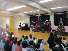 演奏を聴いています