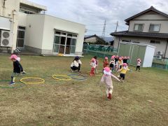 やぎになりきっています。