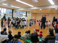 踊りを踊ったり、歌を歌ったりしました。