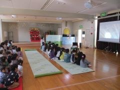 映画を見ています