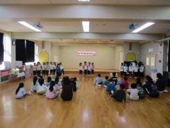 楽器や手話を披露