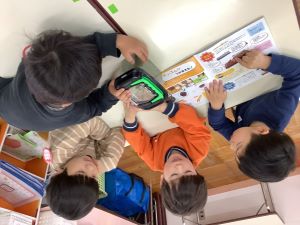 この虫は何かなと調べている