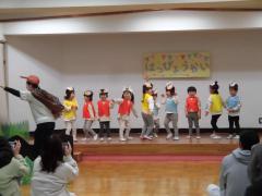 ヤギになって劇ごっこをしています