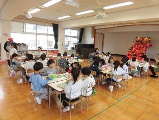 会食をしている