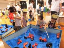 金魚釣りをしています