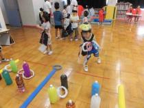 輪投げをしています