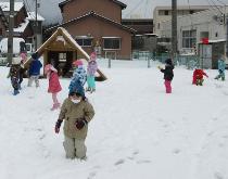 らっこぐみ雪遊び