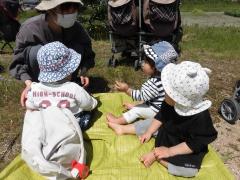春風に吹かれて、気持ちよく遊んでいます