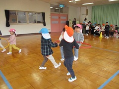 異年齢児で遊んでいます。
