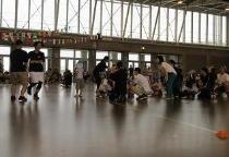 ぶどう組が親子リレーを楽しんでいます。