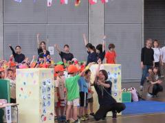 ぶどう組が開会宣言をしています。