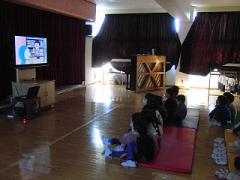 ちょっと暗くて本当に映画館みたい