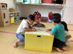 テントウムシをみています