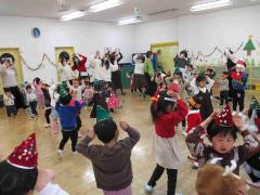 最後はみんなで楽しく踊りました