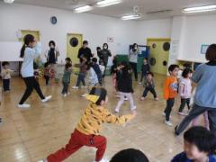 節分に向けて踊りや歌を通して力をつけています。
