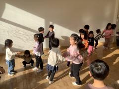 異年齢で踊っています