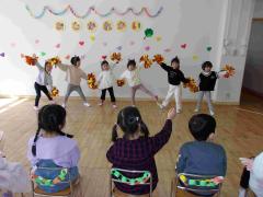 ダンスも踊ってポーズがきまりました