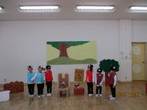 みかん組が劇ごっこをしています