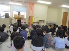 ウクレレの演奏と歌