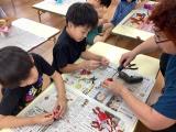 木工制作に挑戦する様子