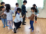 じゃんけんをして名前を書いてもらいます