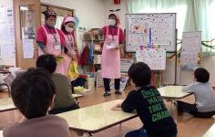 ゲストの紹介をしています