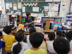 絵本の読み聞かせ
