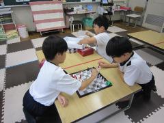 ボードゲームをしています