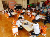 2年生になると宿題も多くなってきたようで、「頑張って終わらせるぞ！」と意気込んでいます。