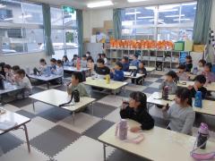 静かに恵方巻中。お願い事が叶うといいなぁ