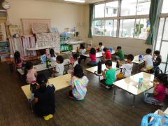 隣の子と距離を取るように気を付けています。