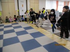 2年生の企画で紙ヒコーキ飛ばし