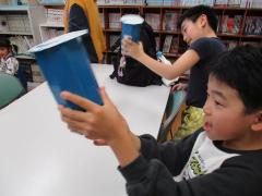 おみくじを引いています