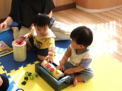 一緒に遊んでいる