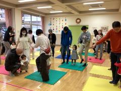 体全体で表現します。