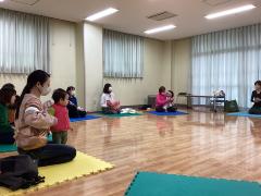 ママ達に産後の体の悩みを話してもらいます。