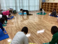 ずれてしまった骨盤を整えます。