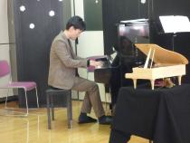 ピアノを弾いています