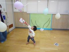 ぽーんと羽子板を狙っているところ